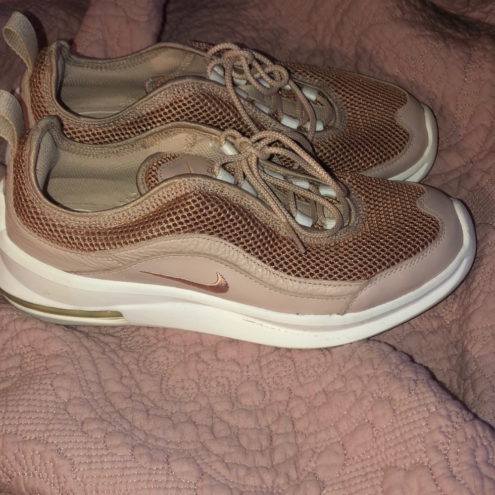 Nike air size 8.5- like new